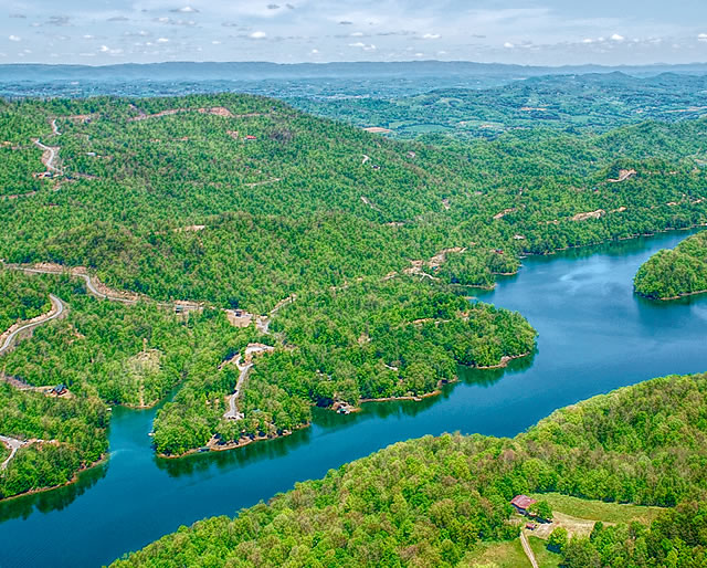 Lone Mountain Shores lake property for sale on Norris Lake